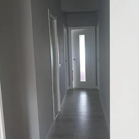 Pradovello شقة